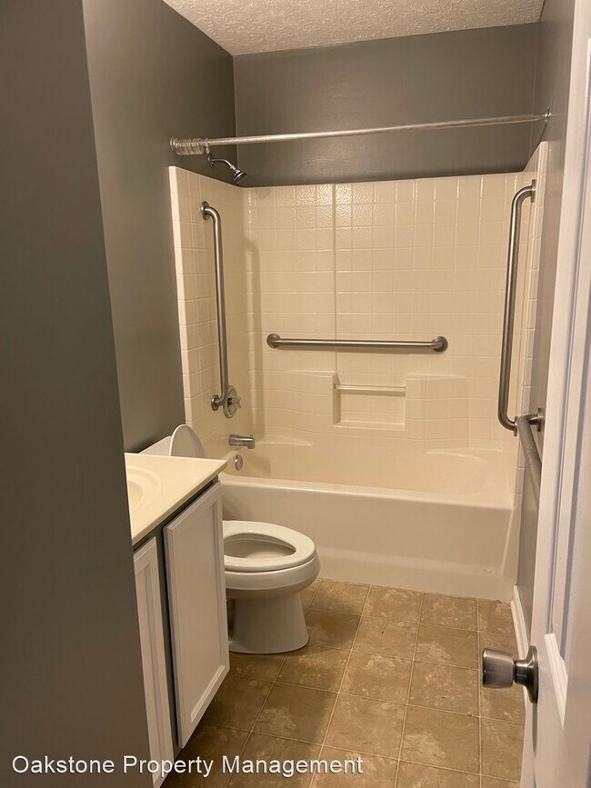 Building Photo - 2 br, 1 bath House - 713 Della St.
