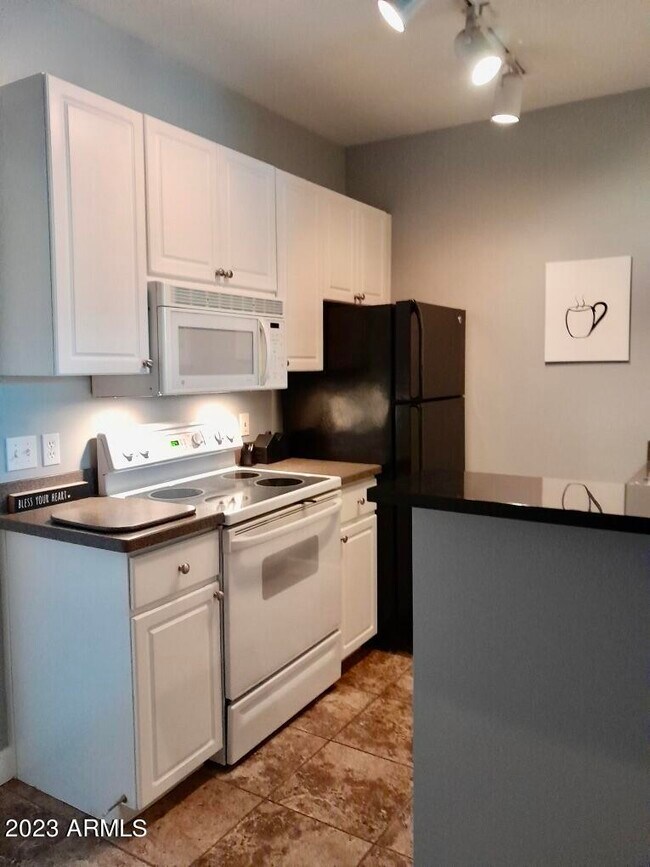 Foto del edificio - 1701 E Colter St