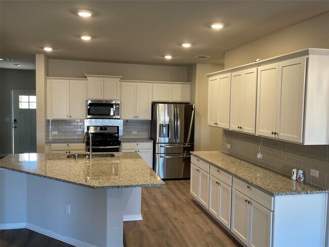 Building Photo - 104 Schulenburg Ct
