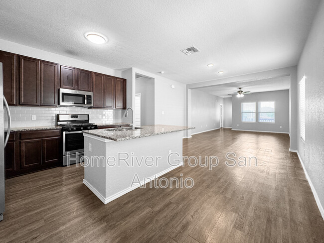 Foto del edificio - 13541 Lily Ln