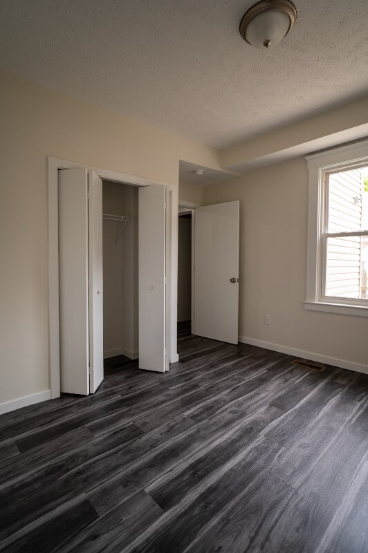 Foto del edificio - 1277 W 67th St