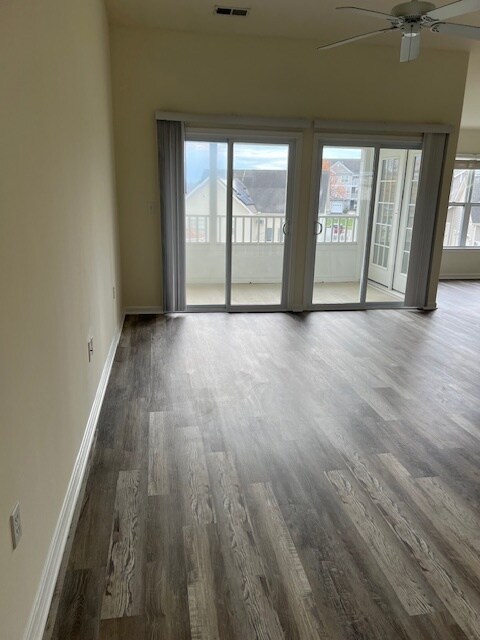 Sala de estar - 140 Rock Ledge Ct