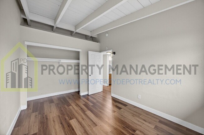 Foto del edificio - 2 Bed 1 Bath Unit!