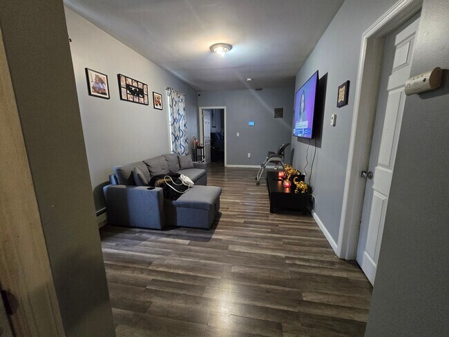 Living Room - 90 Wakeman Ave
