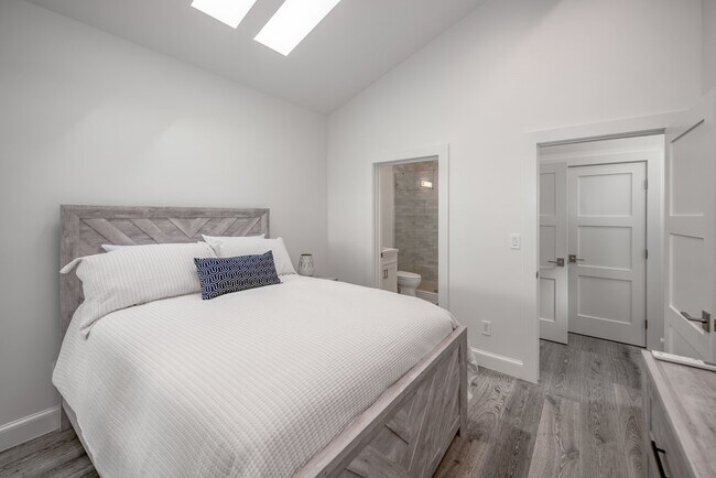 Foto del edificio - 5644 Stansbury Ave