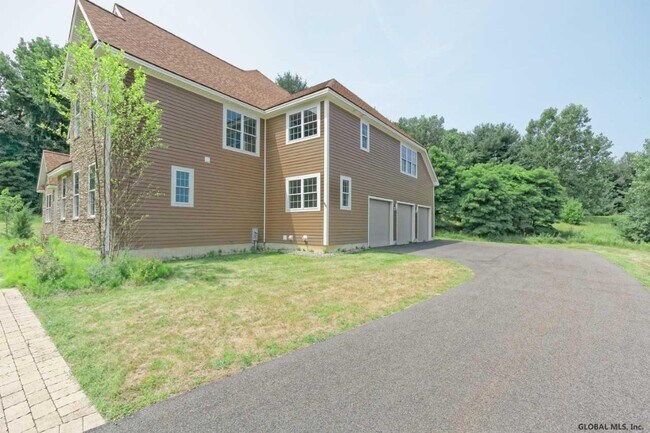 Foto del edificio - 909 Sussex Ct