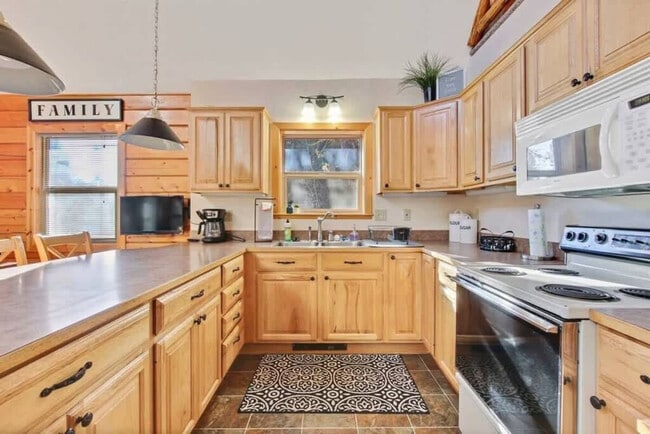 Building Photo - 1697 Warren Wagon Rd