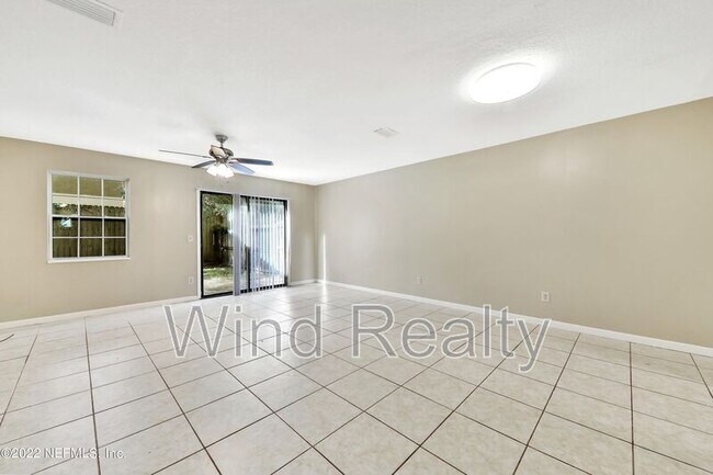 Foto del edificio - 6028 Duclay Rd