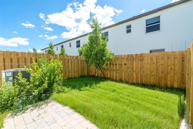 Foto del edificio - 2646 SE 27th Dr