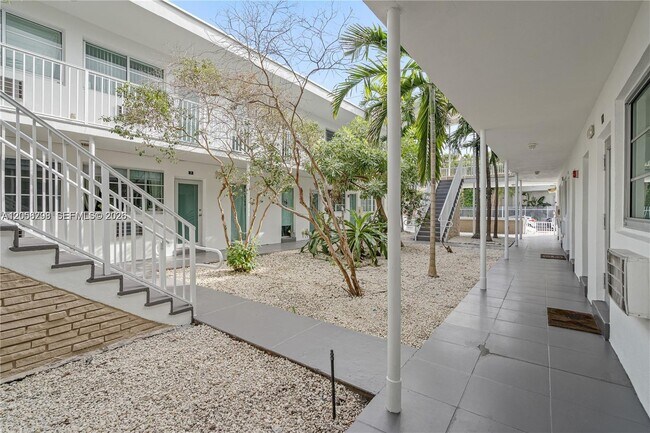 Foto del edificio - 7950 Tatum Waterway Dr