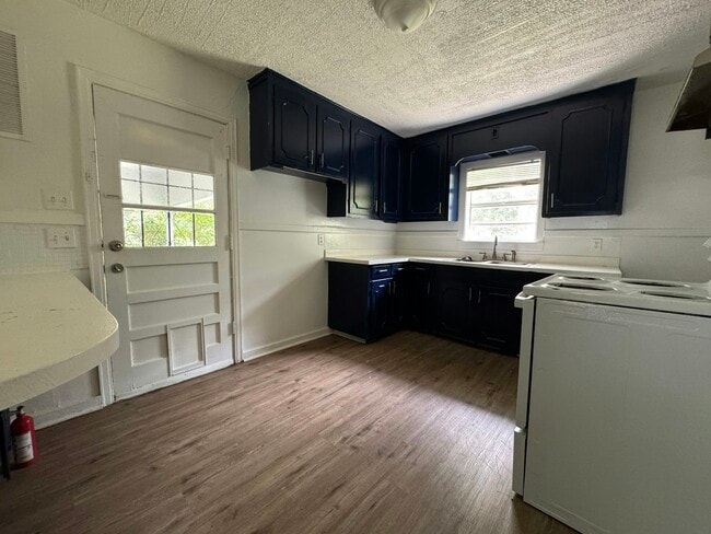 Building Photo - 1734 Dixie Dr