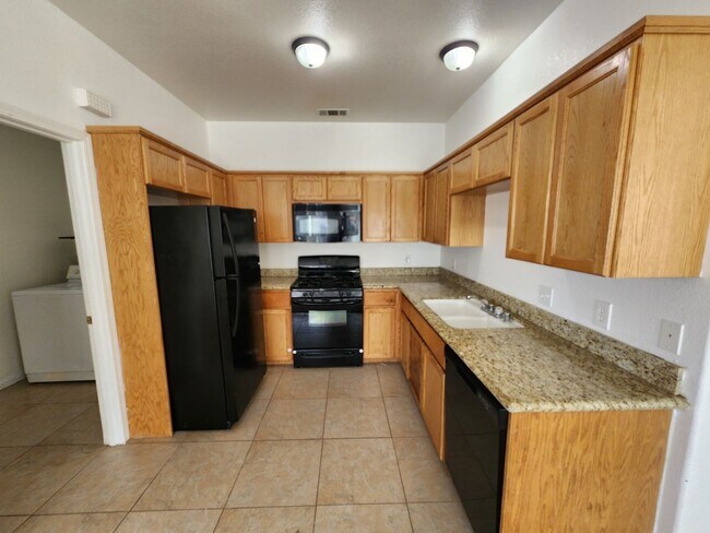 Building Photo - 8536 Aspen Ave