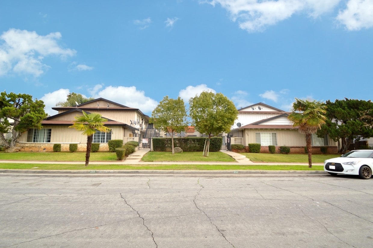 Primary Photo - 350-358 N Vecino Dr