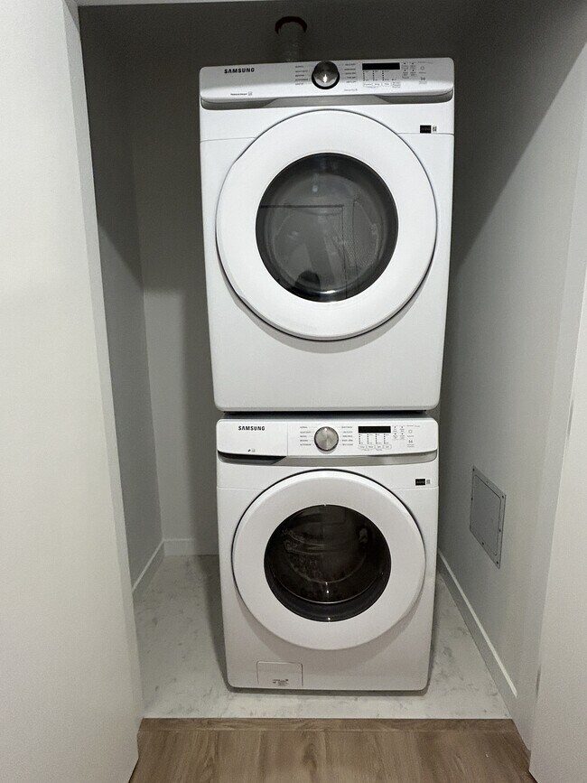 Photo du bâtiment - 13858-13108 108 Ave