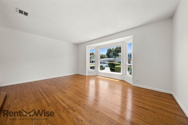 Foto del edificio - 341 Grunion Ct