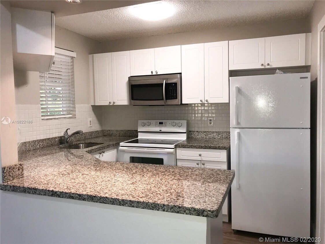 18326 NW 68th Ave D Hialeah Fl 33015 - 18326 NW 68th Ave  D Hialeah Fl 33015