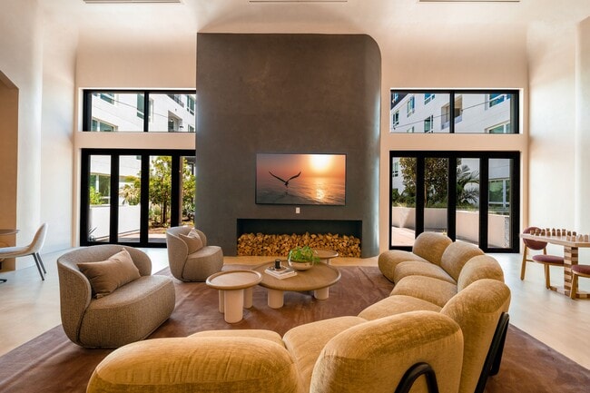 Building Photo - Aurum