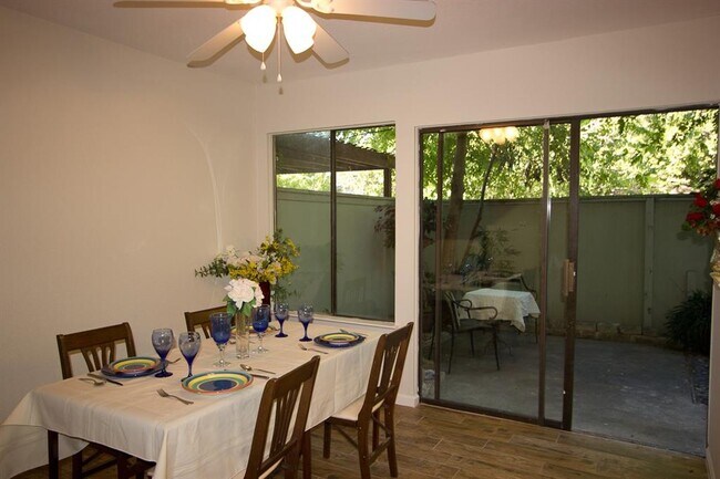 Foto del edificio - 5031 Fort Clark Dr