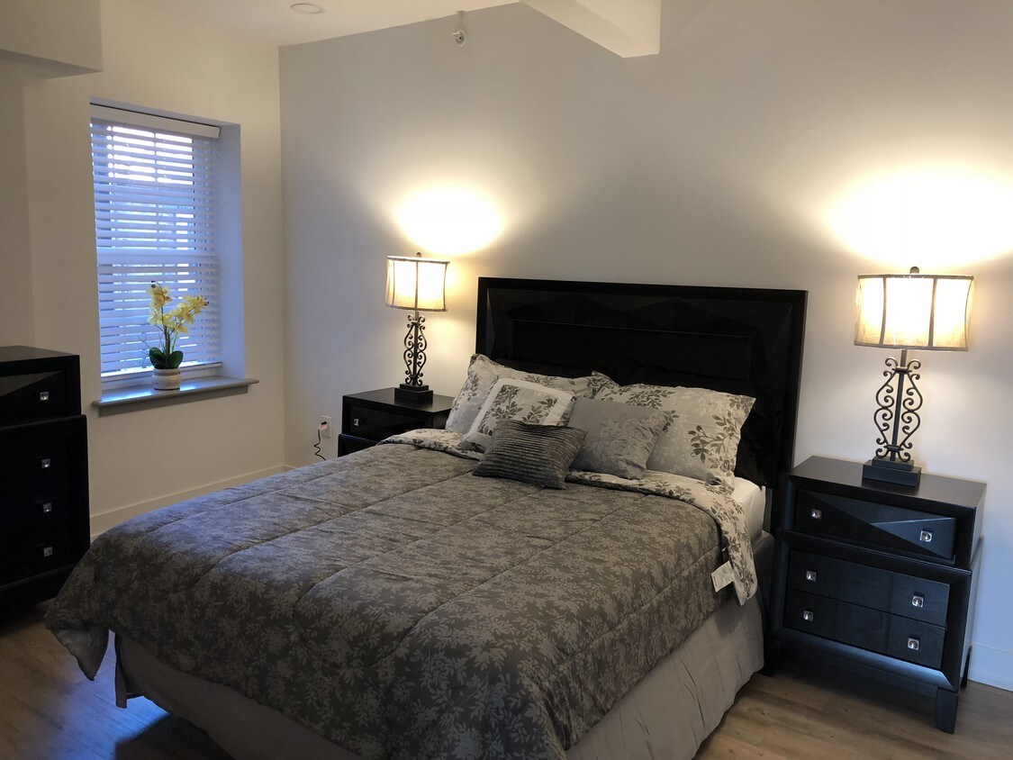 Large Bedroom W/Walk In Closet - 221 W Main St
