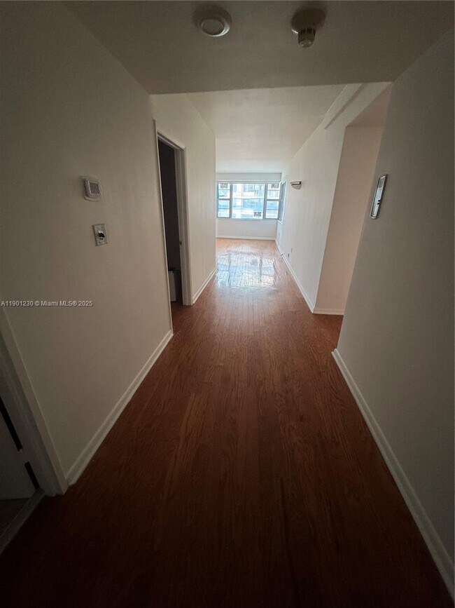 Foto del edificio - 5255 Collins Ave