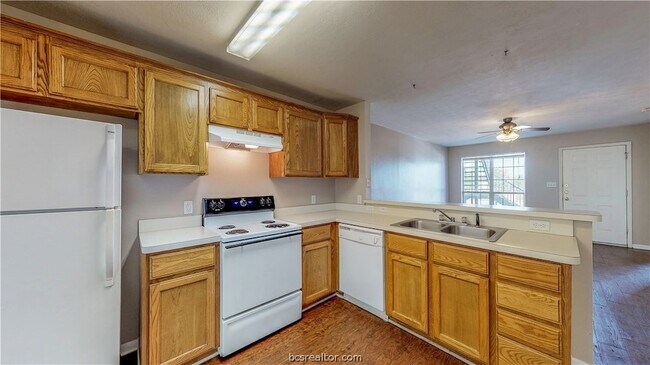 Foto del edificio - 1509 Hollowhill Drive Unit A
