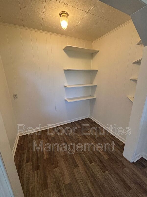 Foto del edificio - 403 1/2 W Wheeling St