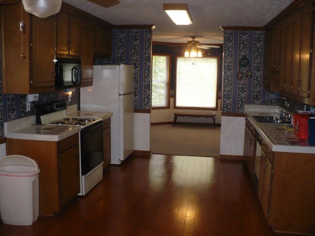 Building Photo - 2980 Cove Crossing Dr
