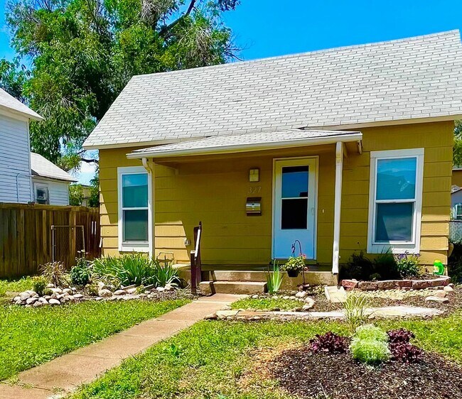Foto del edificio - Two Bedroom Home Near Old Town and Lee Martinez Park