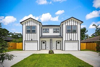 Building Photo - 10214 Hollyglen Dr