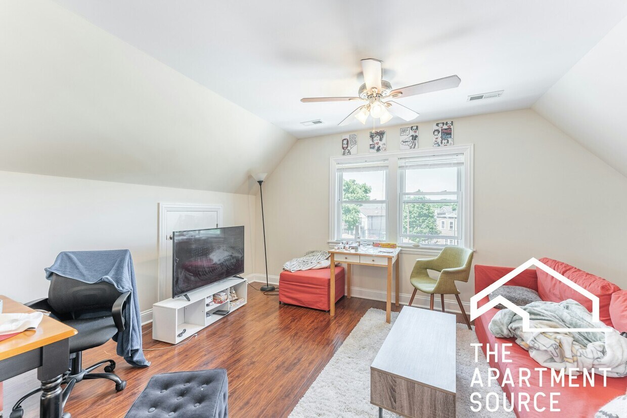 Primary Photo - 3048 N Kimball Ave