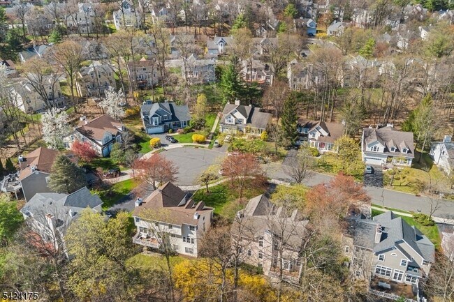 Foto del edificio - 70 Hartley Ln