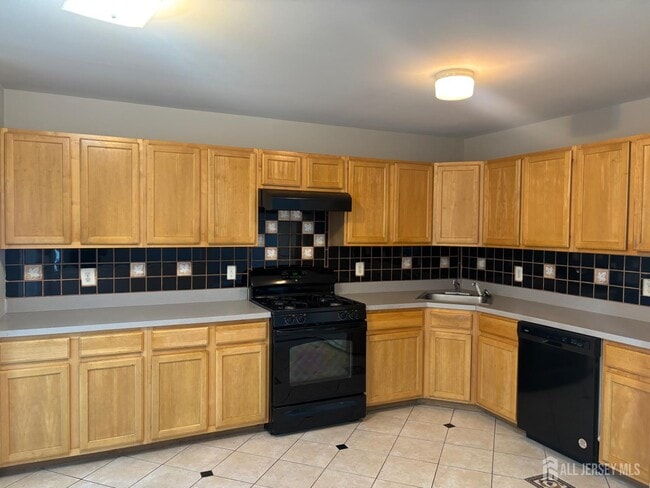 Building Photo - 131 Murray Dr