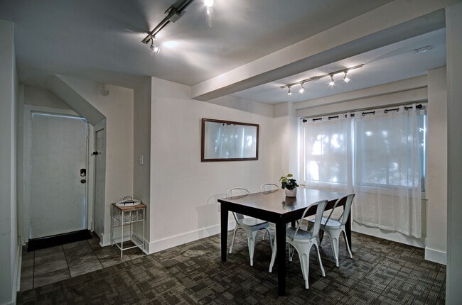 Photo - 910 Carlisle St House