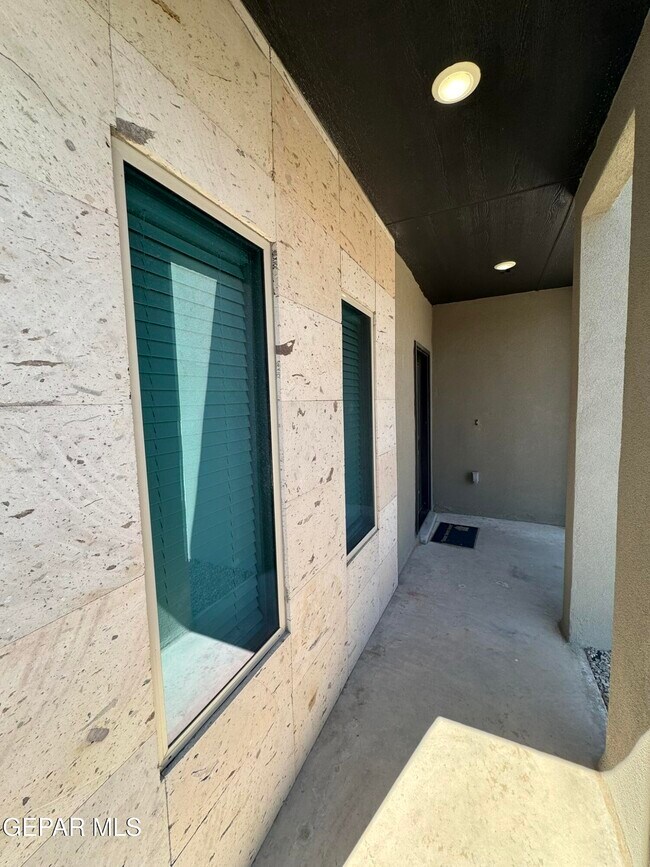 Foto del edificio - 13852 Paseo Alegre Ave