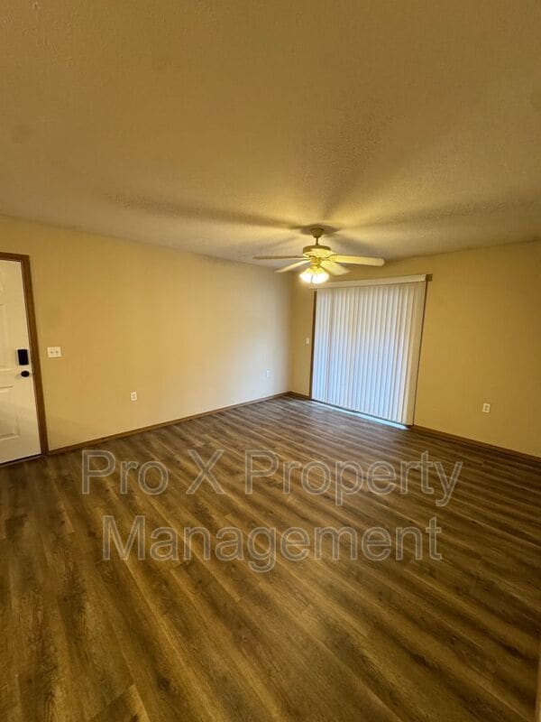 Building Photo - 2123 Southfork Dr