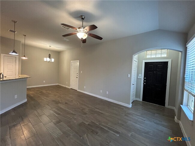Building Photo - 537 Creekside Frst