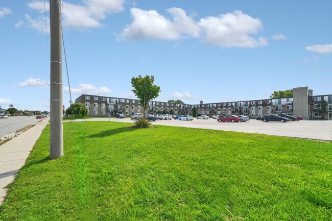 Photo du bâtiment - 16th Street Apartments
