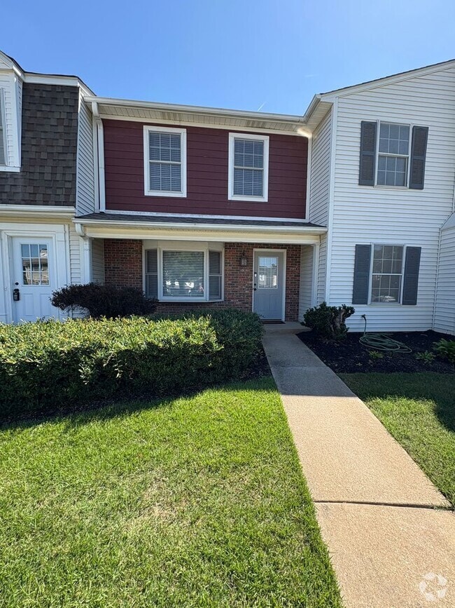 Building Photo - 121 Shady Tree Dr