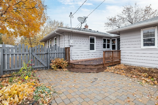 Building Photo - 301 W 2nd St