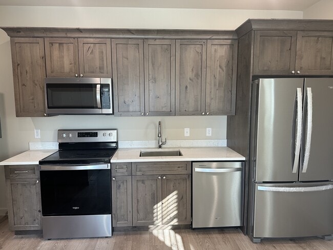 Building Photo - 4 Laurel Hill Dr