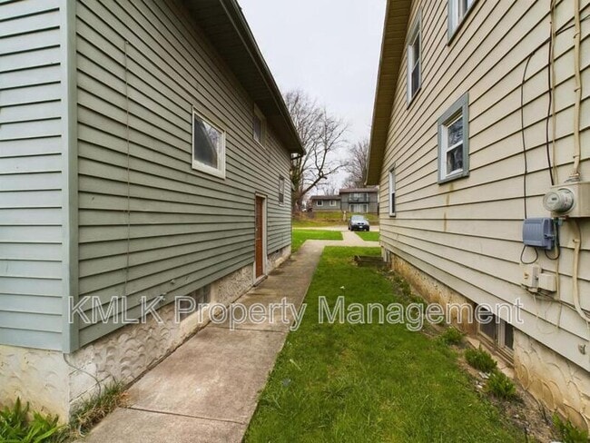 Building Photo - 529 Gage St