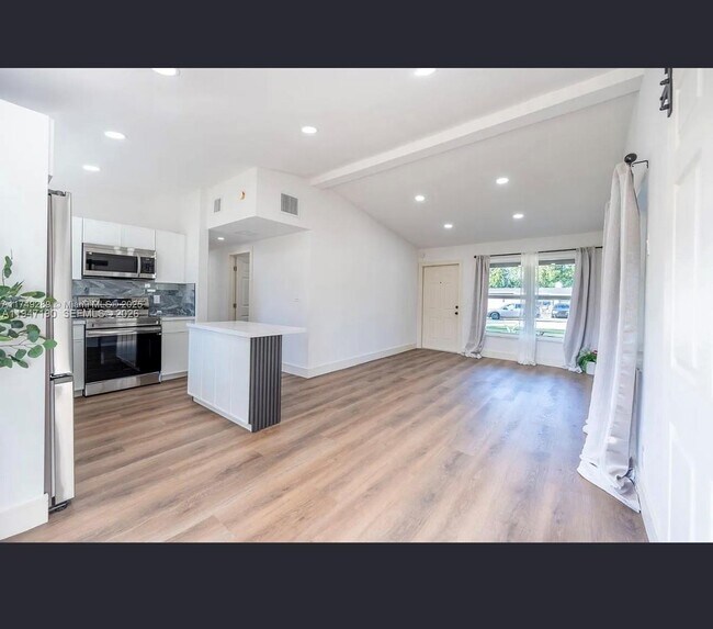 Foto del edificio - 1108 SW 22nd Terrace