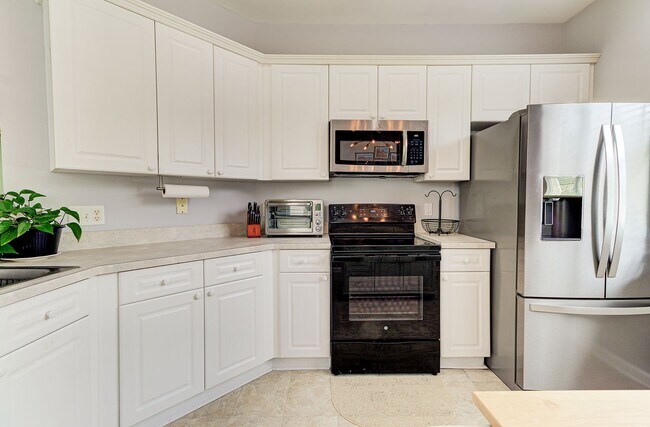Building Photo - Home for Rent in Westgate! Lawncare Included!