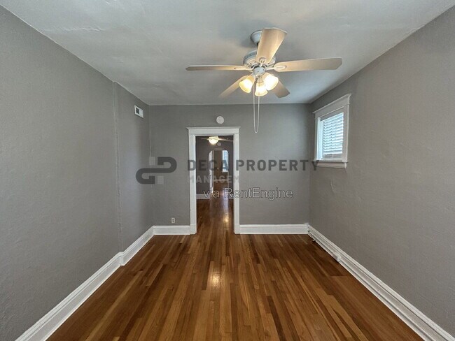 Foto del edificio - 6826 Waldemar Ave