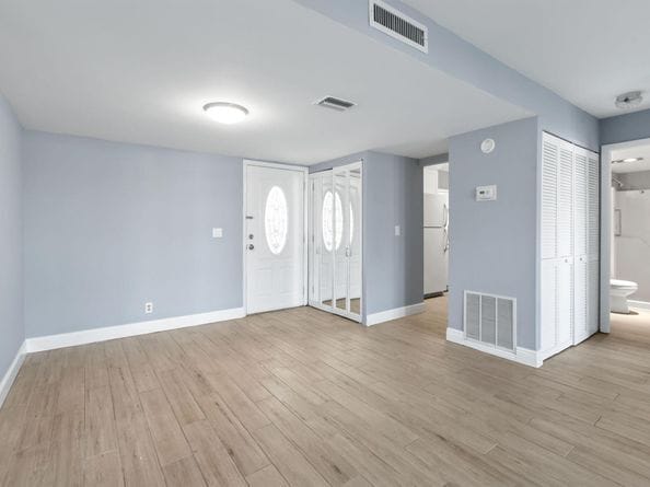 Foto del edificio - 183 Lake Carol Dr