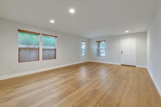 Building Photo - 359 Franciscan Way