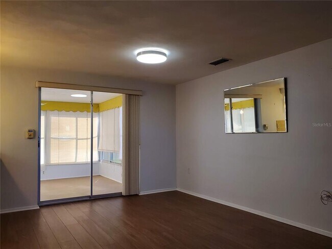 Foto del edificio - 7304 Lincoln Park Ln