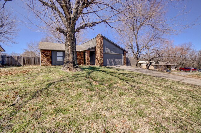 Building Photo - Newly Remodeled 3 Bed 1.5 Bath!