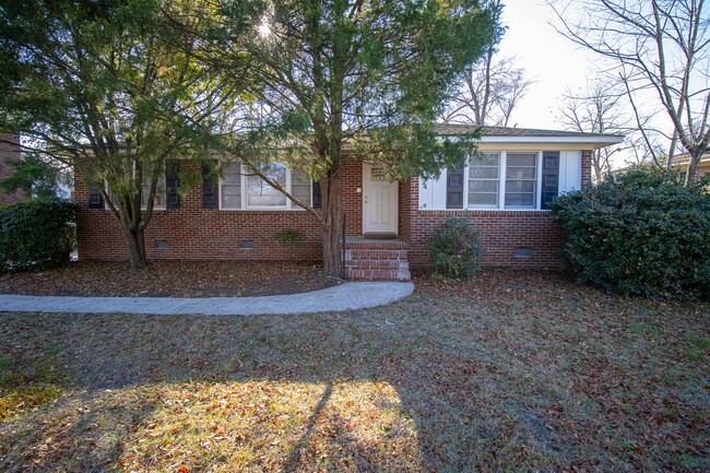 Foto del edificio - Charming 3-Bedroom Brick Home in Cayce