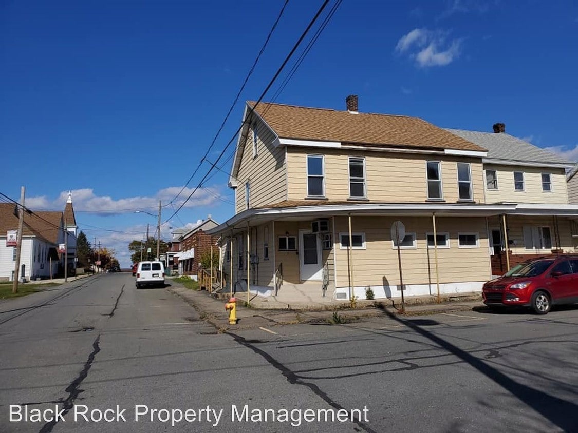 Primary Photo - 2-2B E White St